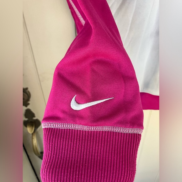 Nike therma fit pink sweatshirt hoodie - Picture 5 of 5